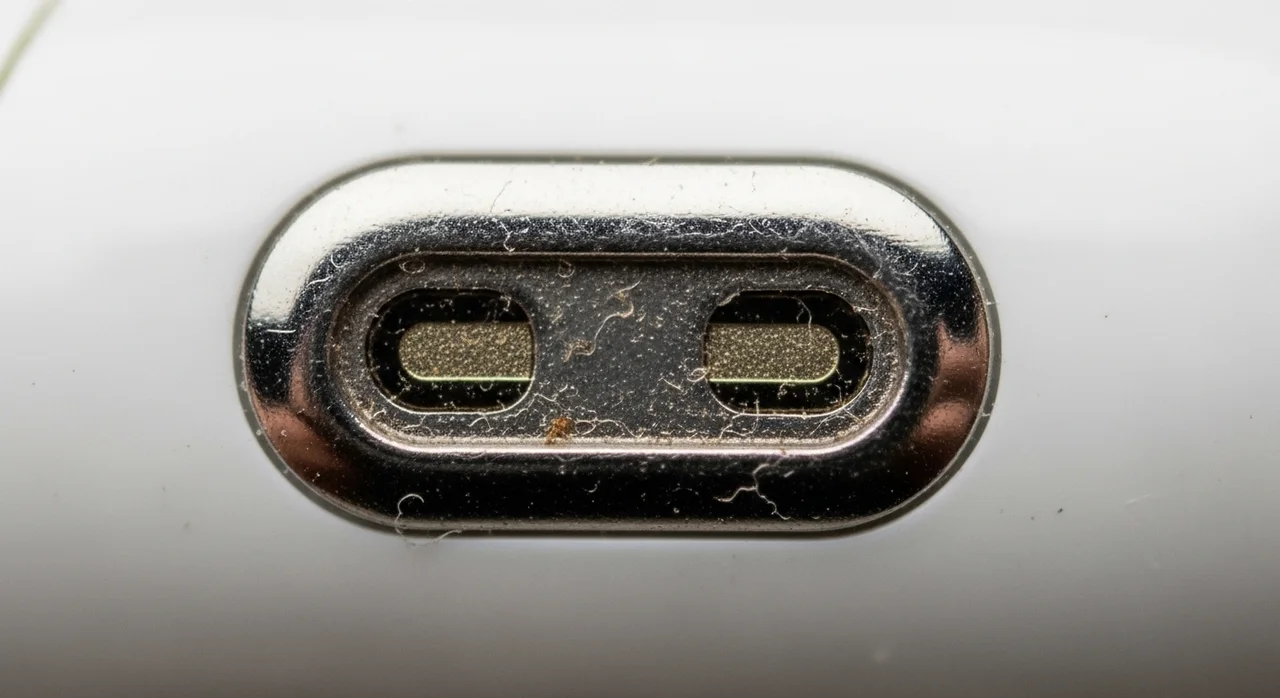 하드웨어 점검: 충전 단자 확인하기